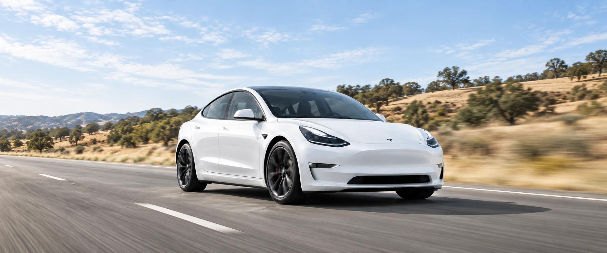 白色 Tesla Model 3 生成示意圖